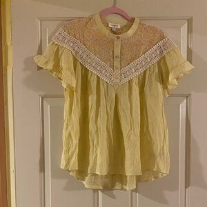 NWOT Umgee Yellow Blouse with Lace & Button Up Detail
